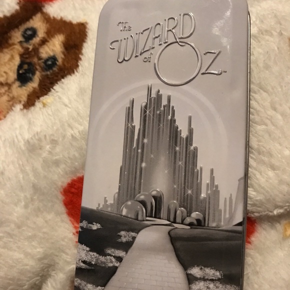 70th Anniversary Wizard of Oz Watch in Tin - Picture 1 of 3